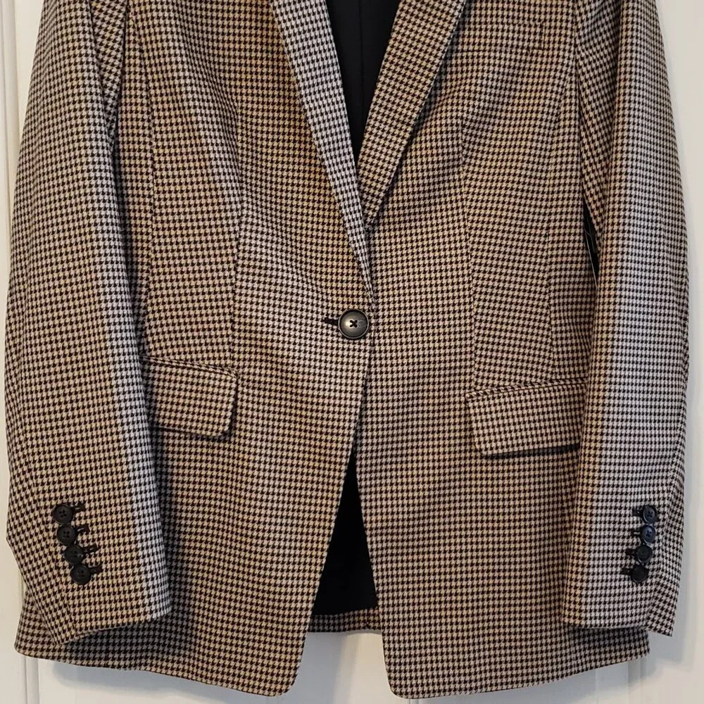 Blazer - Picture 3 of 11